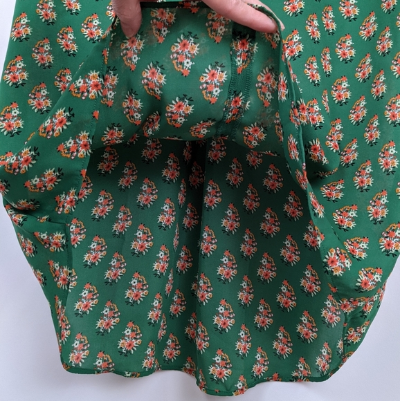 CAbi Stevie Floral Blouse #3252 Short Sleeve V-Neck High-Low Hem Green size M - Picture 10 of 13